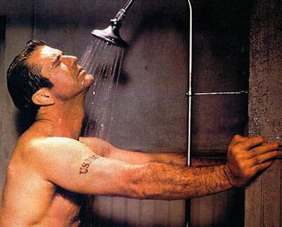 GAYS HOMBRES MEANDO gays hombres meando: