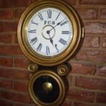 ¿Cómo poner el reloj en hora?