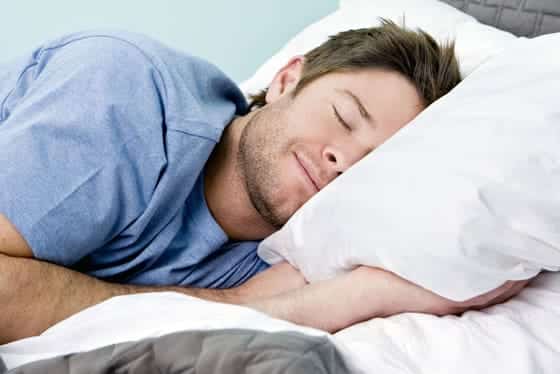 Más saludable, dormir ocho horas en dos sesiones de cuatro