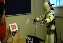 El robot que aprende a hablar como un bebé