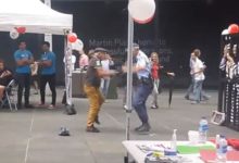 Espectacular baile entre un madurito y una policía