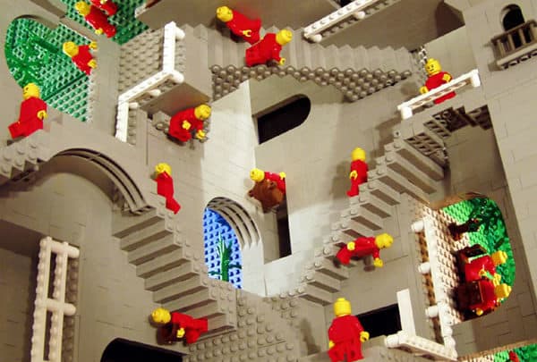 La obra de Escher en piezas de Lego