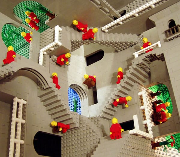 La obra de Escher en piezas de Lego