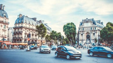 Francia prohibe utilizar el móvil en el coche aunque esté parado el vehículo