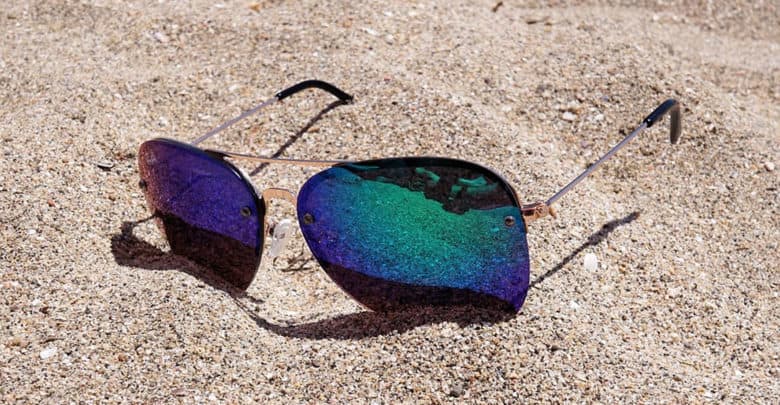 ¿Por qué se venden gafas de sol en los mercadillos?