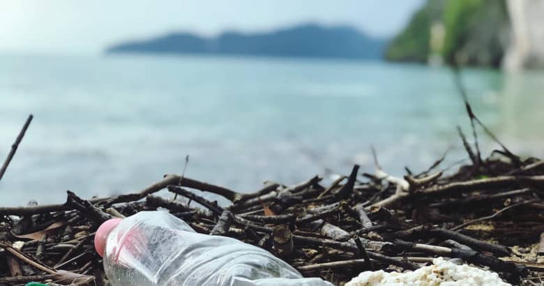 Los microplásticos están dañando el agua potable