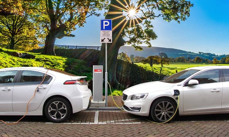 ¿Vas a cambiar de coche? Descubre las ventajas de comprar un modelo eléctrico