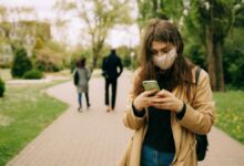 Mascarillas usadas llenan playas en todo el mundo