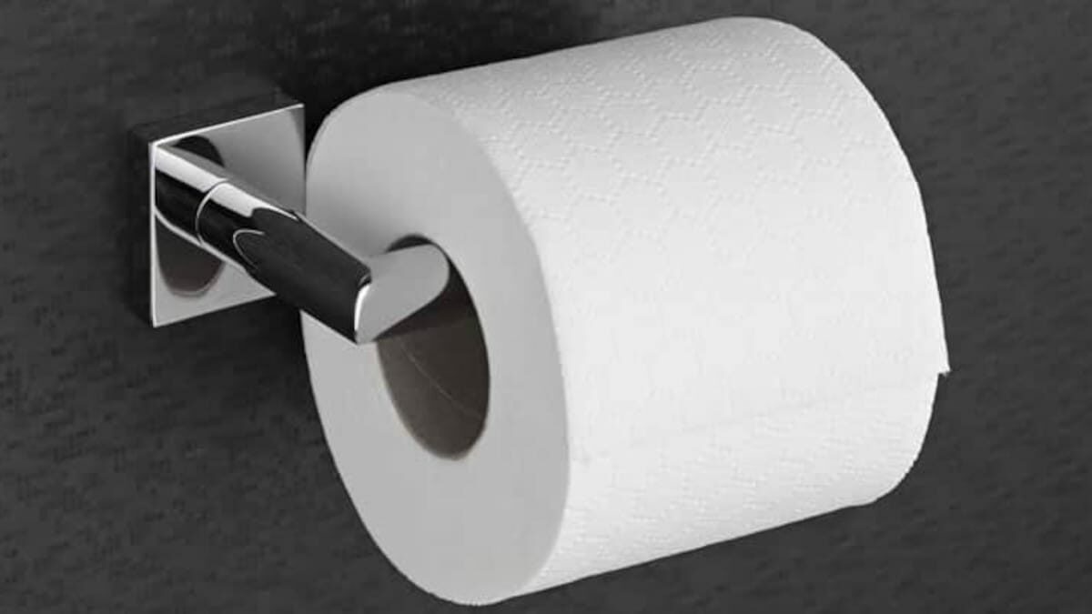 Cómo colocar el rollo de papel higiénico en el soporte