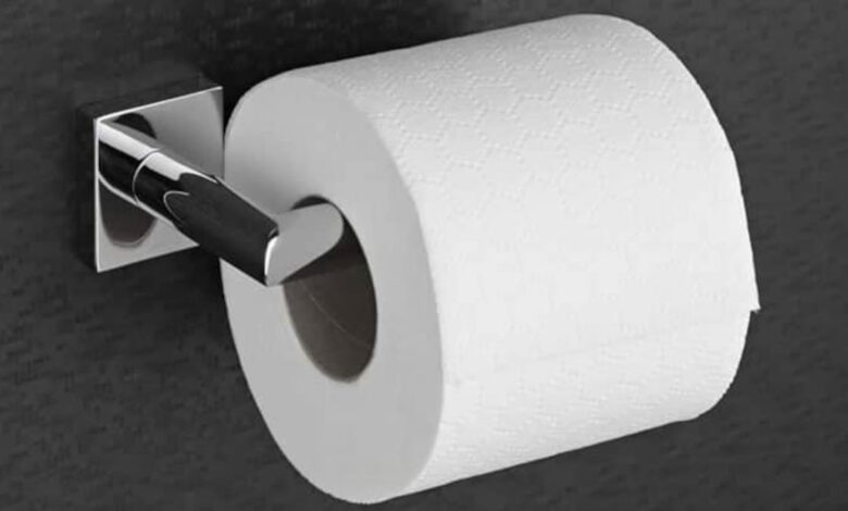 Cómo colocar el rollo de papel higiénico en el soporte