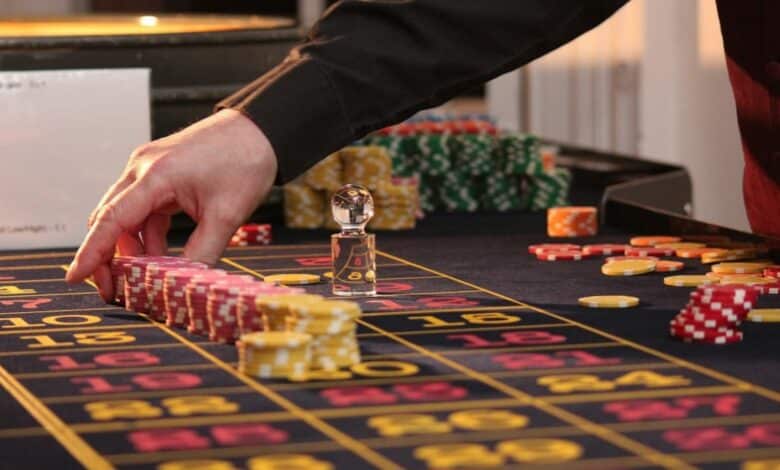 ¿Qué estudios y aptitudes se necesitan para trabajar en un casino online?