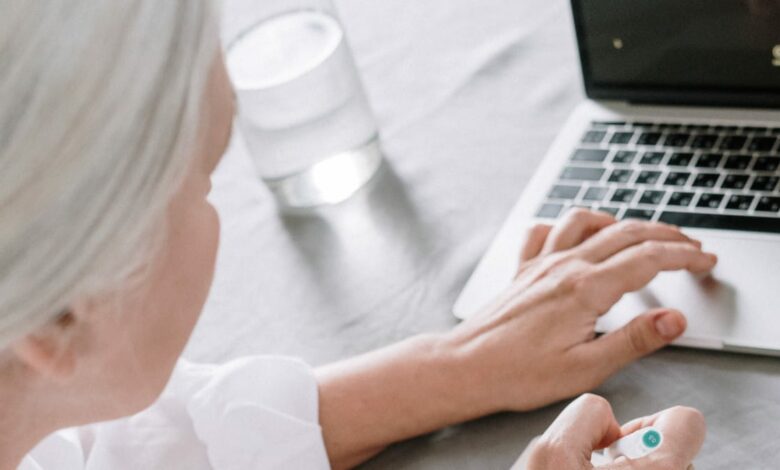 El uso de Internet por parte de personas mayores frena la demencia