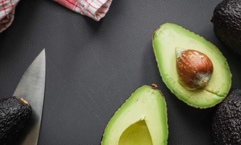 Los beneficios de comer un aguacate al día para la salud