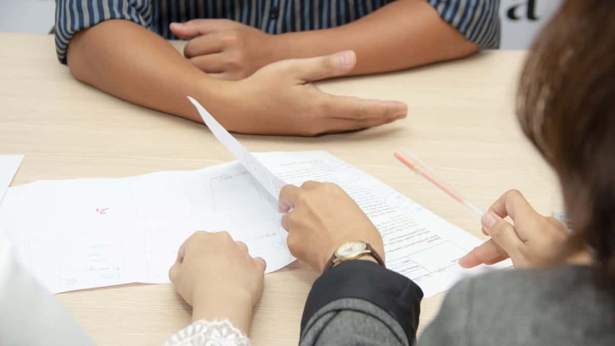 4 servicios para crear un Curriculum para conseguir un empleo