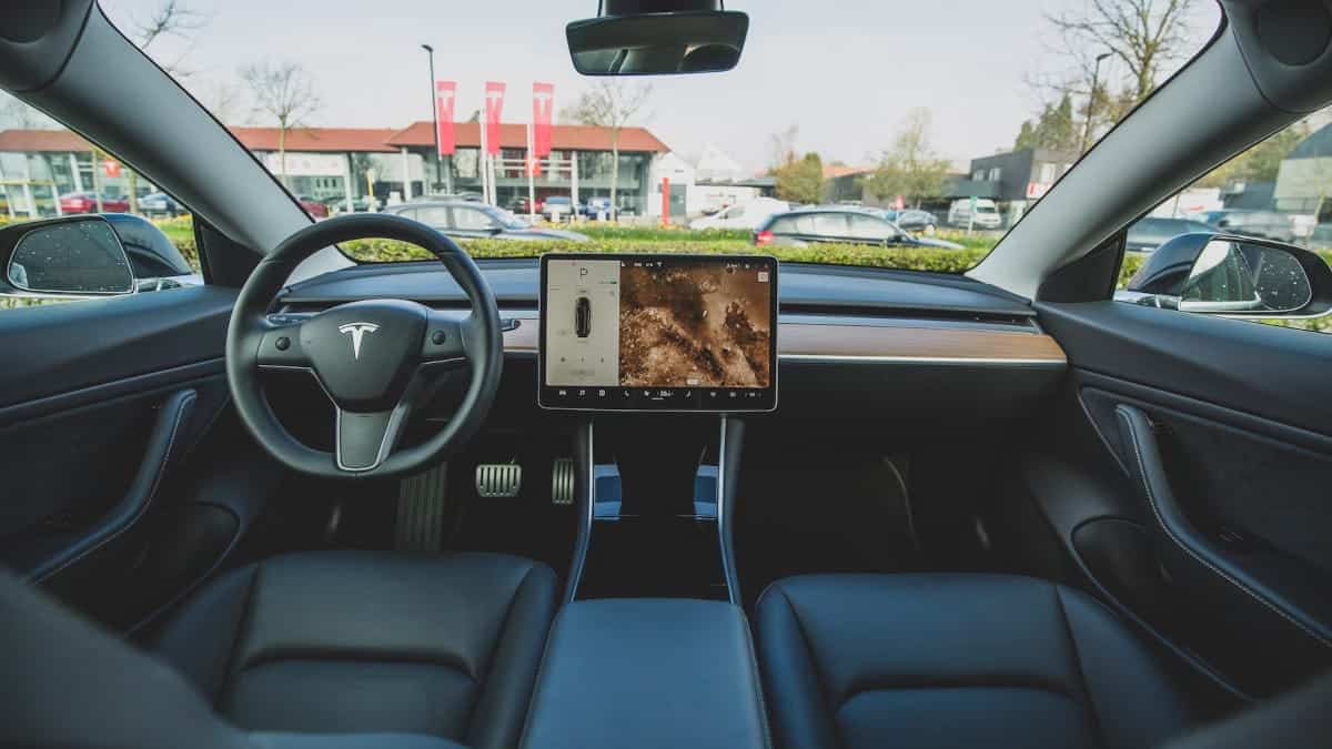 Tesla retira los coches del mercado de EEUU por fallos en el piloto automático