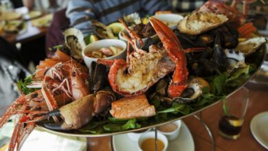 Disfrutando de una mariscada