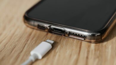 Cuidado con cargar el télefono móvil en estaciones públicas