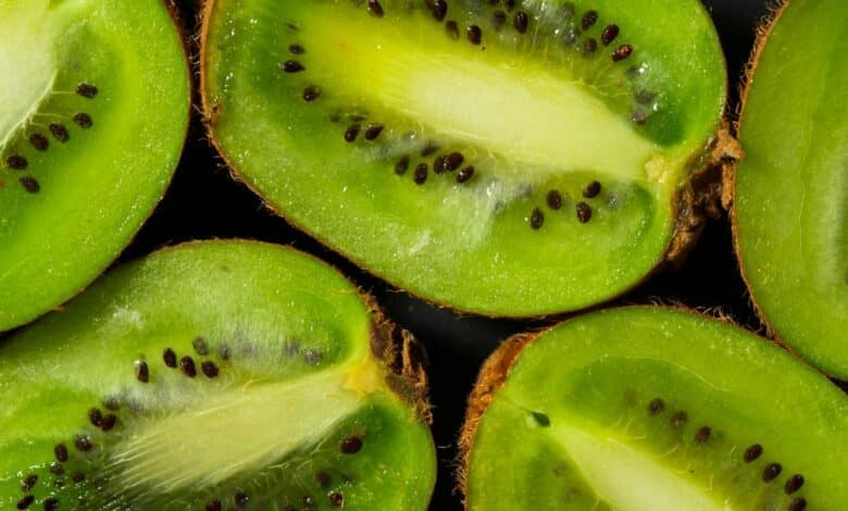 Tomar kiwis para aliviar el estreñimiento