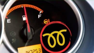 ¿Por qué se enciende la luz de la bujía incandescente?