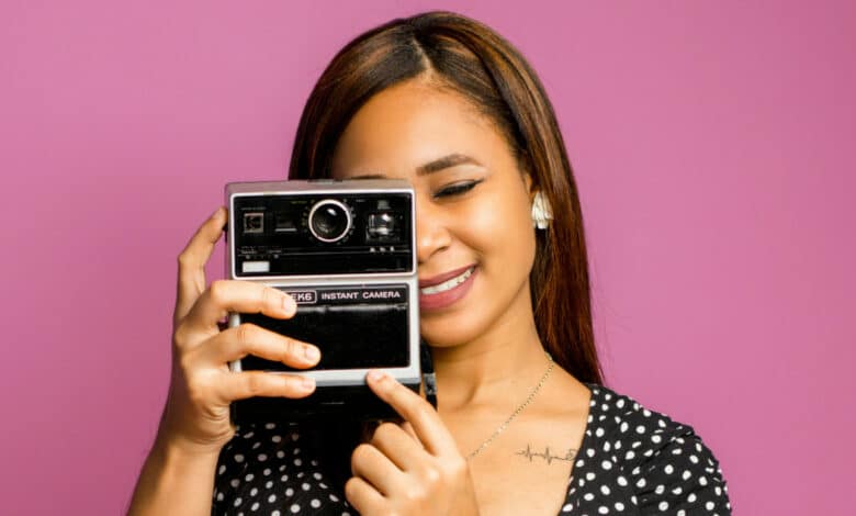 El móvil ya no solo toma fotos: ahora también las prepara para vender, comunicar y destacar