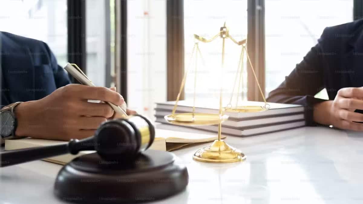 Sobre un juicio efectuado en la Isla de Ilusoria