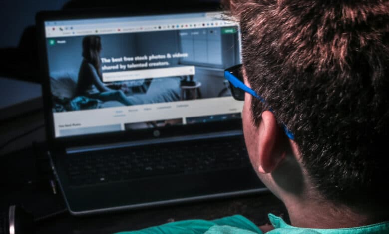 El uso de Internet por parte de niños, adolescentes y jóvenes