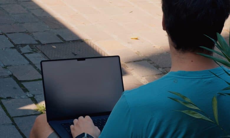 ShyGlass, para difuminar la pantalla de tu ordenador MacBook cuando dejas de mirarla